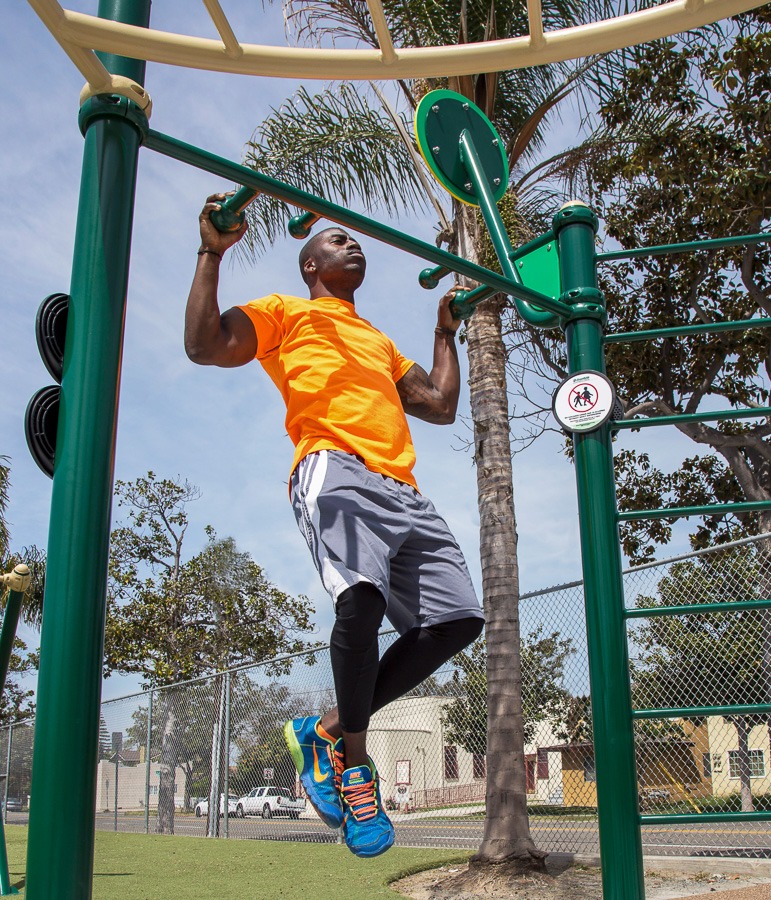 A man doing cannonball pull-ups